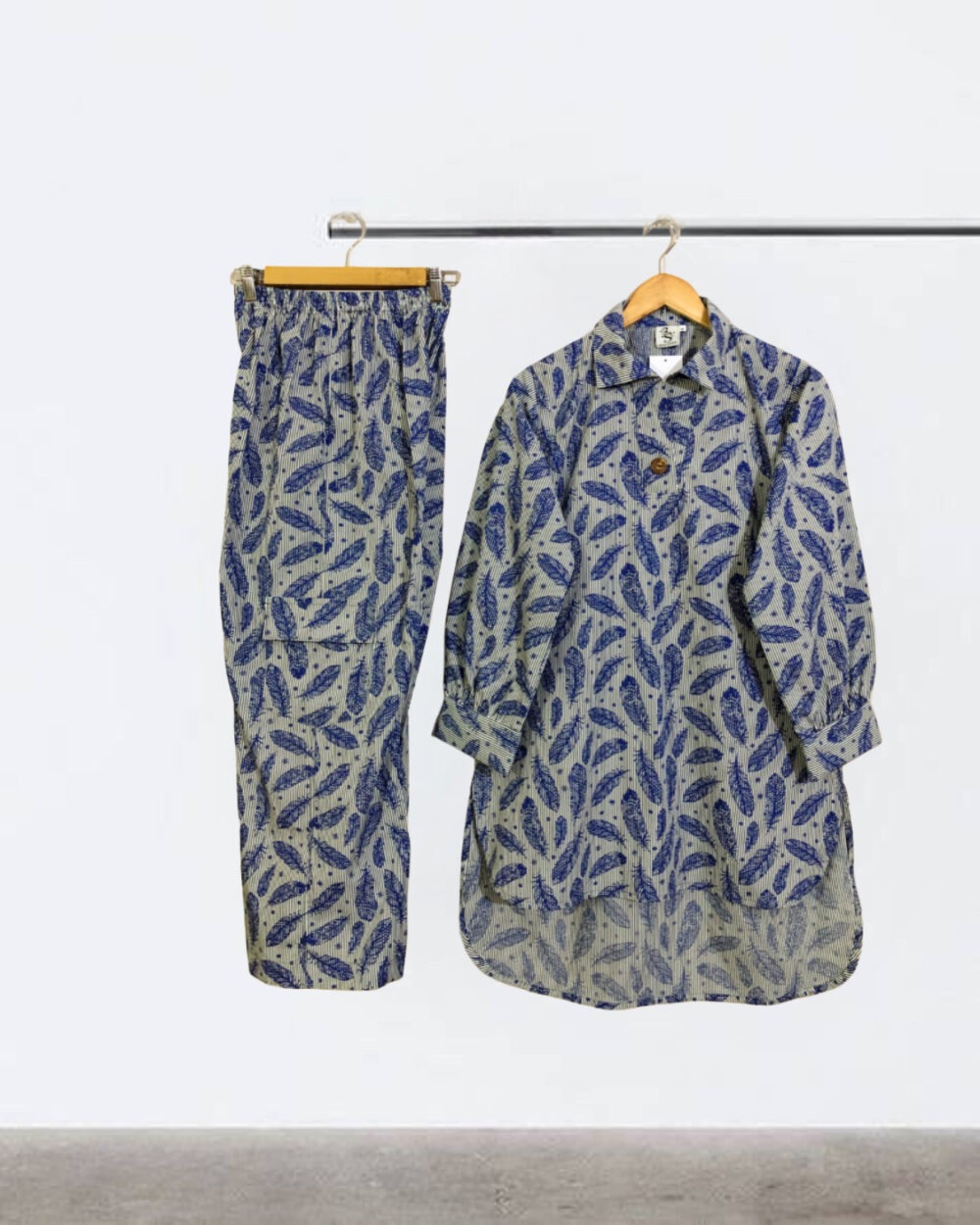SC-0012 women’s two piece cotton printed tale top with pockets bell bottom suit - Image 4