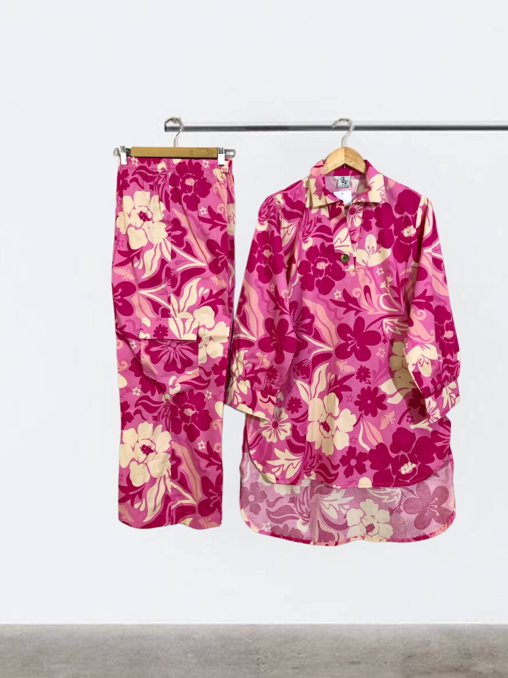 SC-0012 women’s two piece cotton printed tale top with pockets bell bottom suit - Image 2